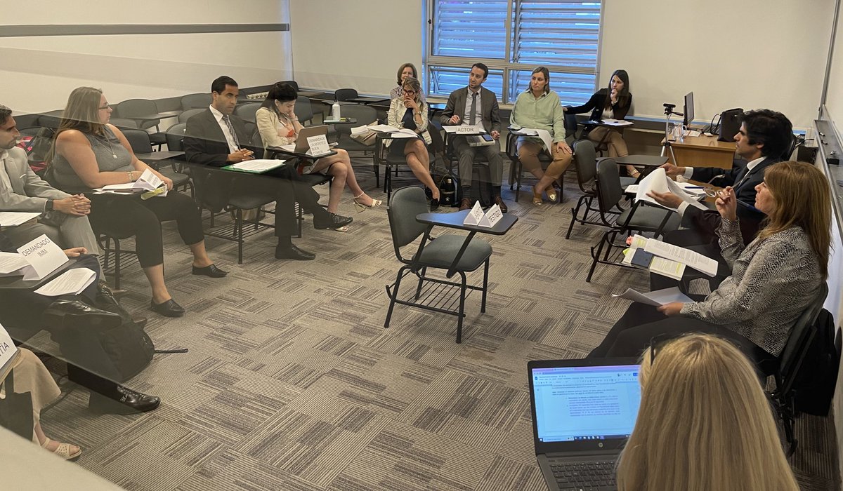 SantiagoPCampos's tweet photo. Anoche terminamos el módulo practico de litigación en la Maestría de Derecho Procesal y Litigación de @UMderecho Gran trabajo de dos nuevos equipos. Se aprende más haciendo! Gracias por el esfuerzo y el compromiso! https://t.co/1BdntgdIwm
