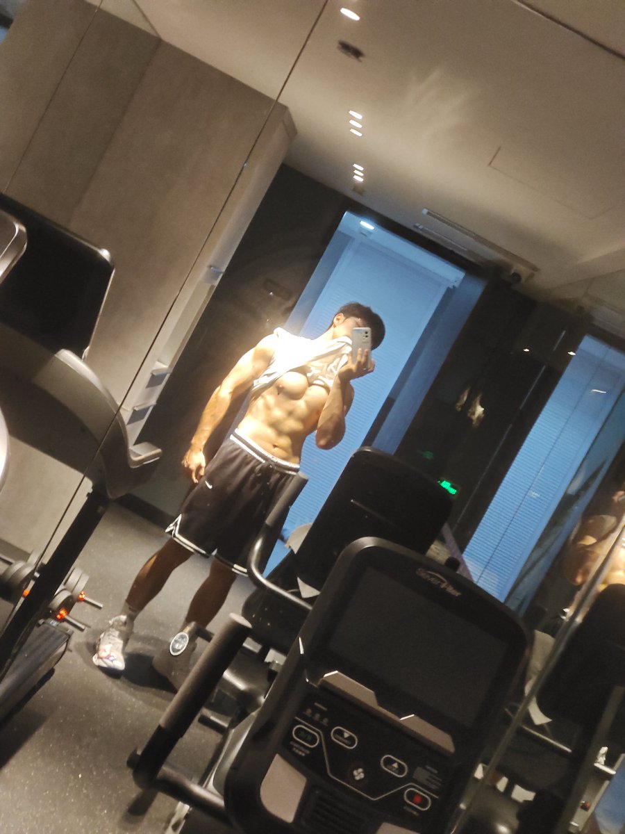 WinstonWow's tweet photo. 该如何发泄过剩的精力？ https://t.co/SuwPgTdAny
