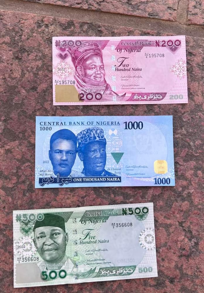 Pearl48690474's tweet photo. Them bleach our currency come talk say nah redesign 😂😂,Nigeria my country https://t.co/YJNK4c5yys