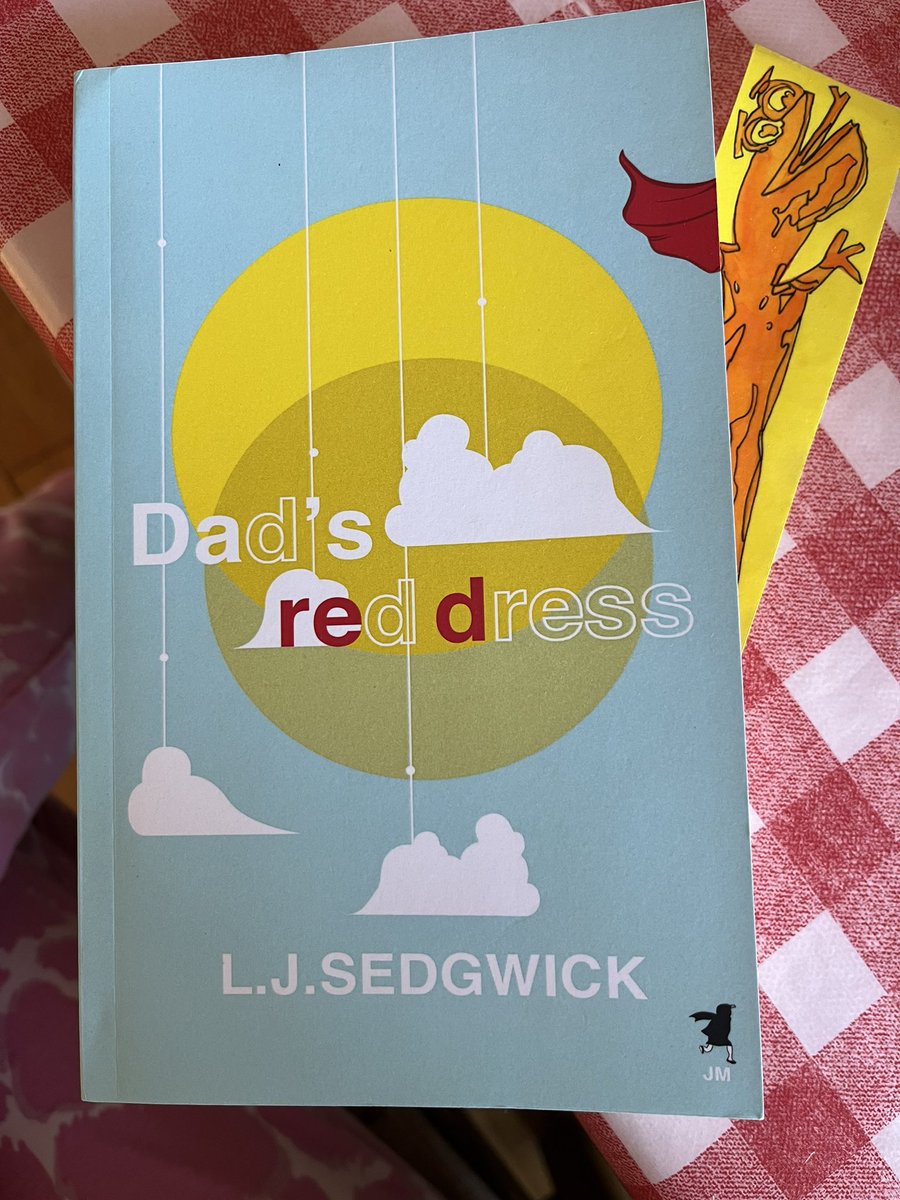 KearneyRoisin's tweet photo. What could be nicer than picking up the post to find a little cat reaching up his arms ❤️ opening it to find @DadsRedDress by @LJSedgwick inside ❤️📖 thanks so much Lindsay xx can’t wait to get stuck in xxxx #book #ya #Readers #BookTwitter https://t.co/LuKRR6PNg6