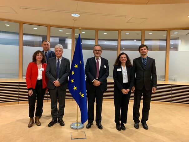 H2Europe's tweet photo. Congrats to Chairs & Vice Chairs of #Renewable & #LowCarbon Fuels Alliance roundtables elected on 21-22.11: @eFuel_Alliance, @eni, P2XEurope, @AirFranceKLM, MAN, @cmacgm, @intesasanpaolo, @IMTLucca. #RLCFA now ready to work towards its deliverables
Info: https://t.co/7YreClHUVp https://t.co/pqBZfLE3CF