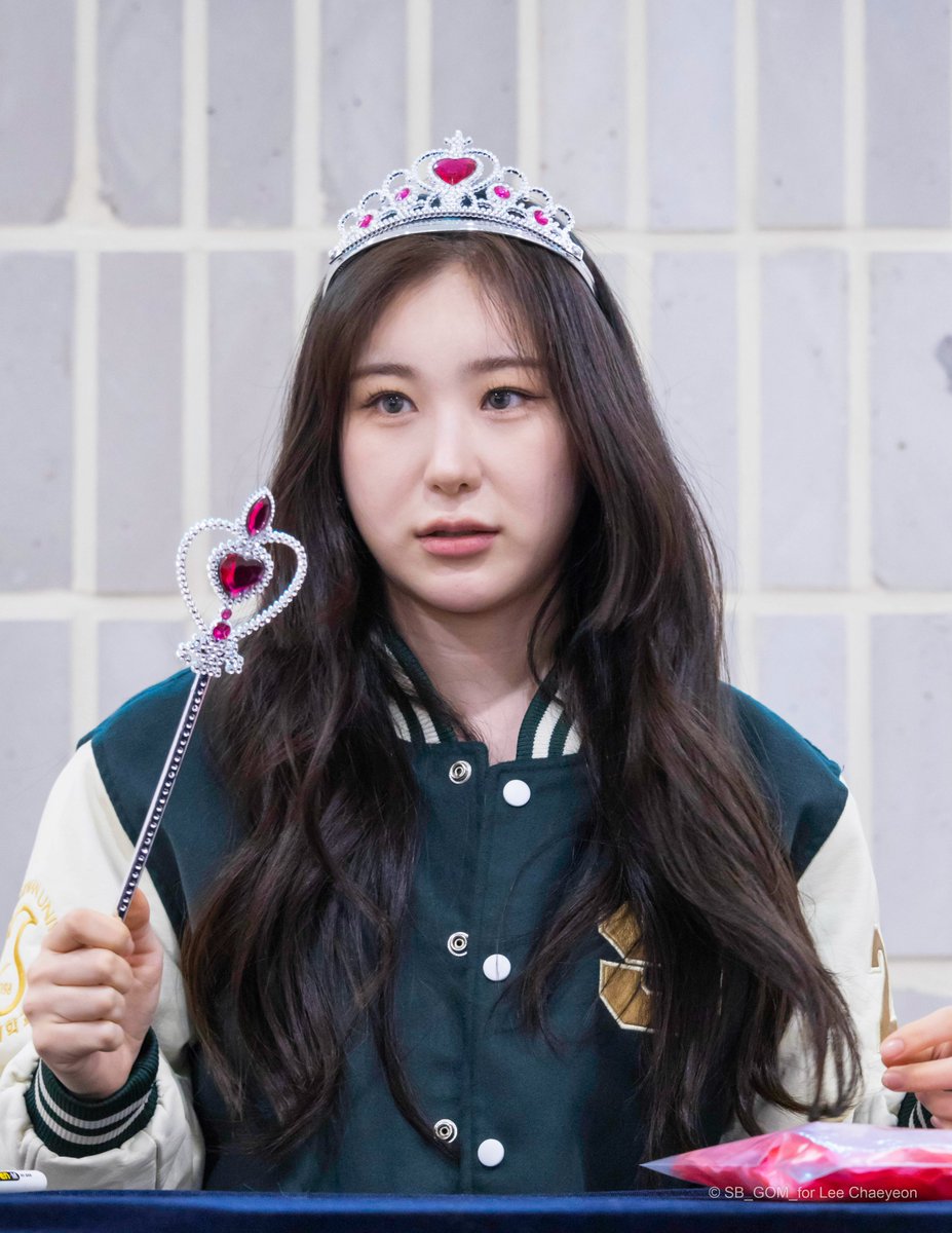 Lee Chaeyeon Everline Fan Signing
이채연 에버라인 팬사인회 (2022.11.13)

팬사인회 중 : Varsity Jacket

이 분이 우리 학교 퀸카 채연 선배입니다.

#이채연 #LEECHAEYEON #HUSHRUSH #DANNY