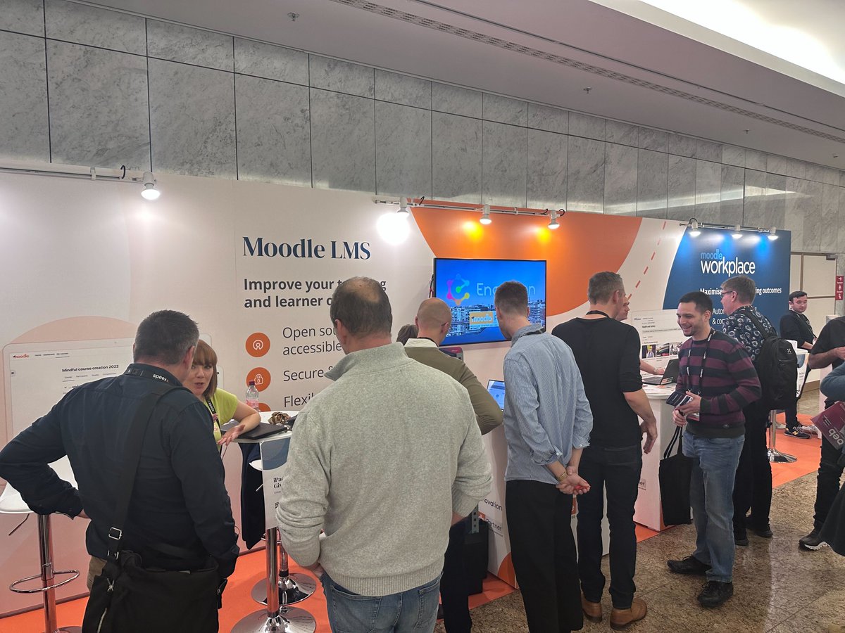 EnovationFR's tweet photo. Nouvelles rencontres &amp; nombreux échanges sur le stand @Moodle @EnovationFR @EnovationIRE !
#OEB22  #Edtech #formation #Moodlelms #MoodleWorkplace https://t.co/7RJdx416Kv