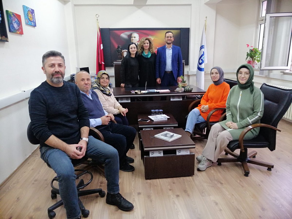 Öğretmenler gününü bizlere güzel bir sürpriz hazırlayarak kutlayan Meslek Yüksekokulumuz idari insan kaynağına teşekkür ediyoruz 🙏🌺#bizbiraileyiz#barü#  <a href="/uzun_orhan/">ORHAN UZUN</a> <a href="/PDB_BARU/">Bartın Üniversitesi Personel Daire Başkanlığı</a> <a href="/BARU_gensek/">BARU Genel Sekreterlik</a> <a href="/bartin_myo/">Bartın Üniversitesi Bartın Meslek Yüksekokulu</a>