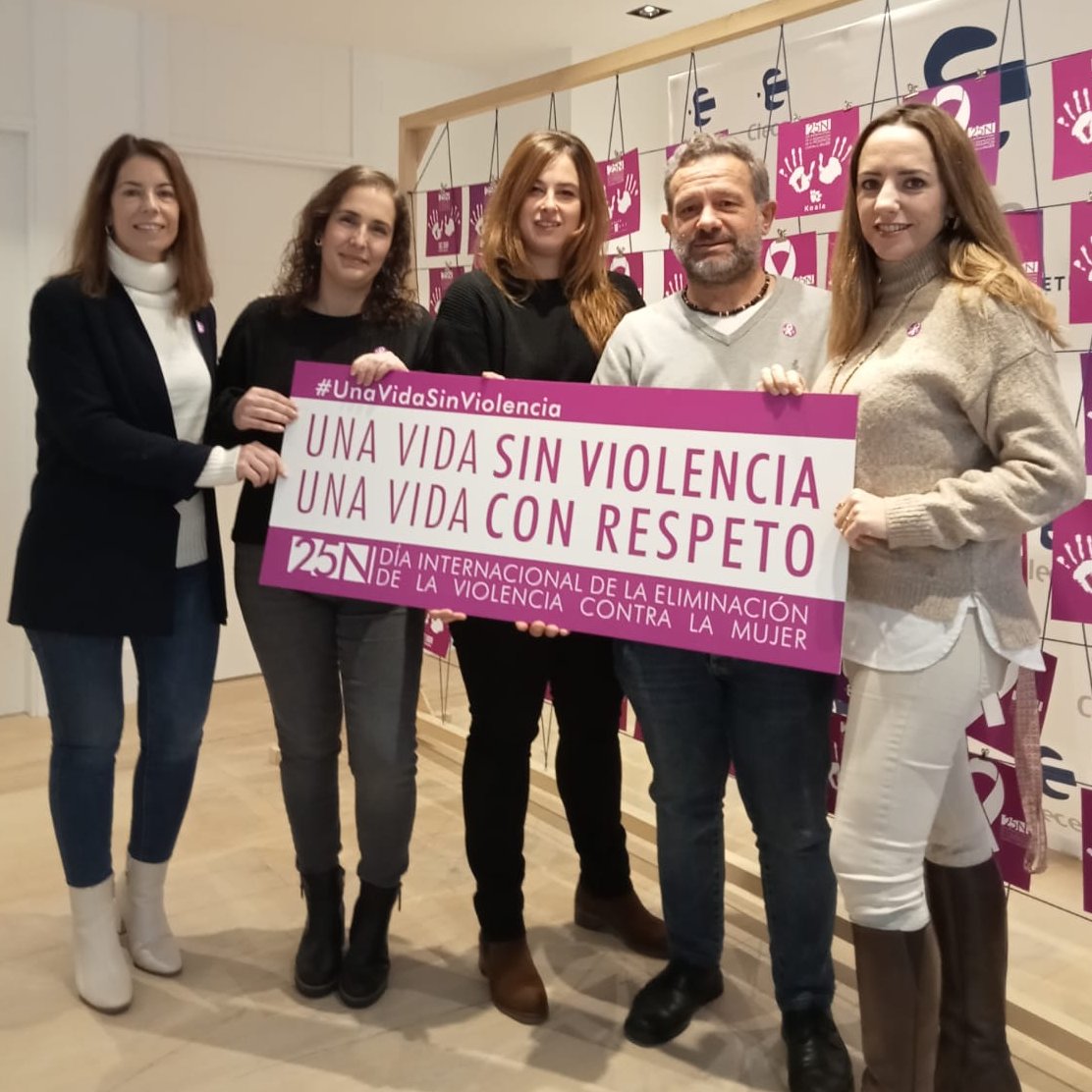 Ana Zurita tweet media