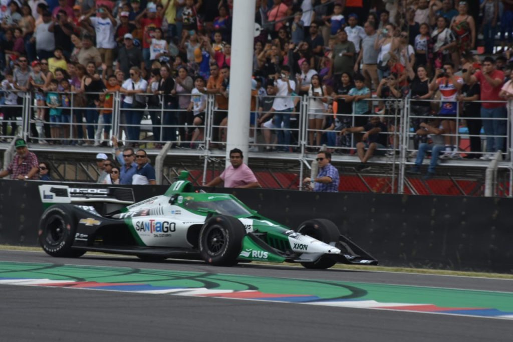 WebTribuno's tweet photo. 🏎 Las pruebas realizadas en #Argentina por el auto #IndyCar, dieron los resultados esperados ya que el presidente de la categoría #JayFrye quedo sorprendido, tanto por la respuesta del público como el impacto que causo a nivel #internacional 👇
https://t.co/QgFt5Kp8Fc https://t.co/n3Tj2BT6FF