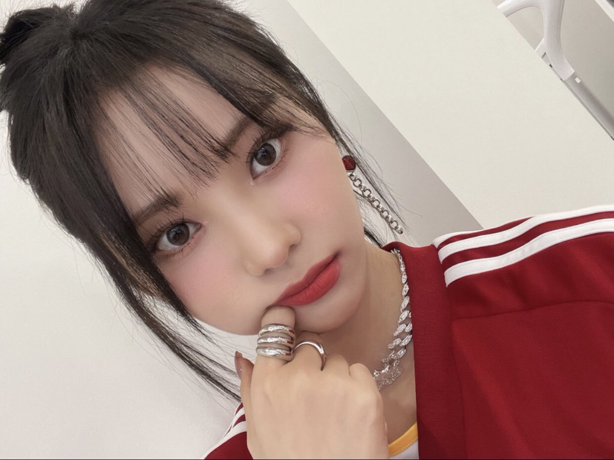 jinsoul hourly tweet media