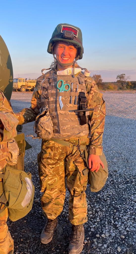 Congratulations to Surg Sub Lt Jane Brooks on being awarded best International Student on the recent US Bushmaster course as she prepares for military roles. Great example of importance of US-UK partnership. @DMS_MilMed @RogerReadwinUK @DMS_SurgGen @DartmouthBRNC @NavyMedicine