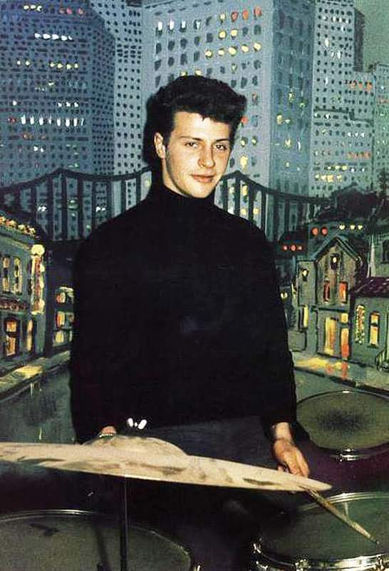 Happy birthday PETE BEST!
(November 24, 1941) 