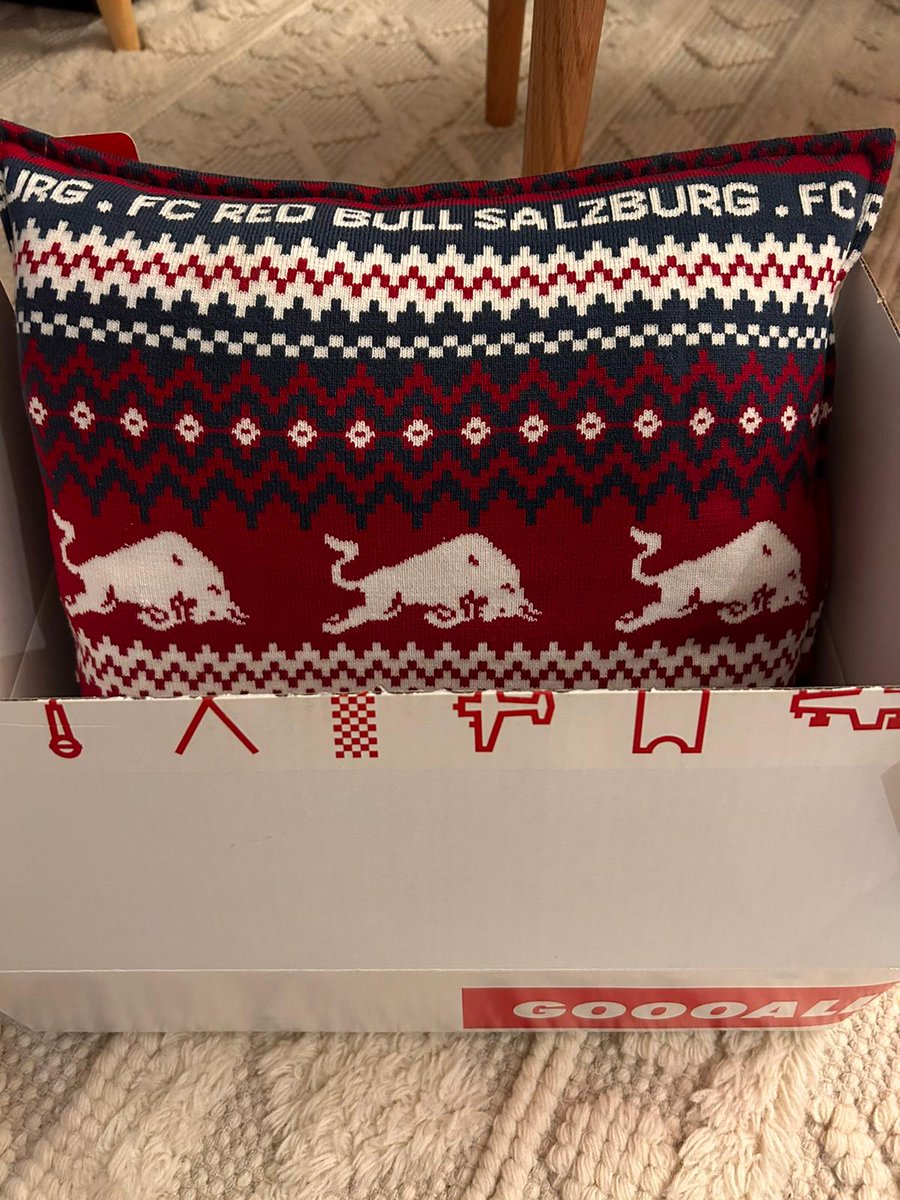 Ich mache Geschenke auf, und was ist drin... 😂😂

Naja, ist ja fast das selbe. 😅