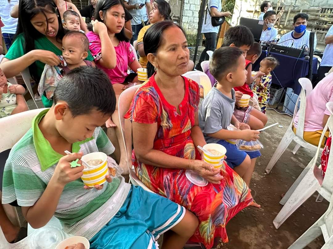 Romantico554's tweet photo. MCGI Locale of Imelda feeding program and free store...

#MCGICares 
#TheLegacyContinues
#MCGIDRRT https://t.co/Ok70N2KBok