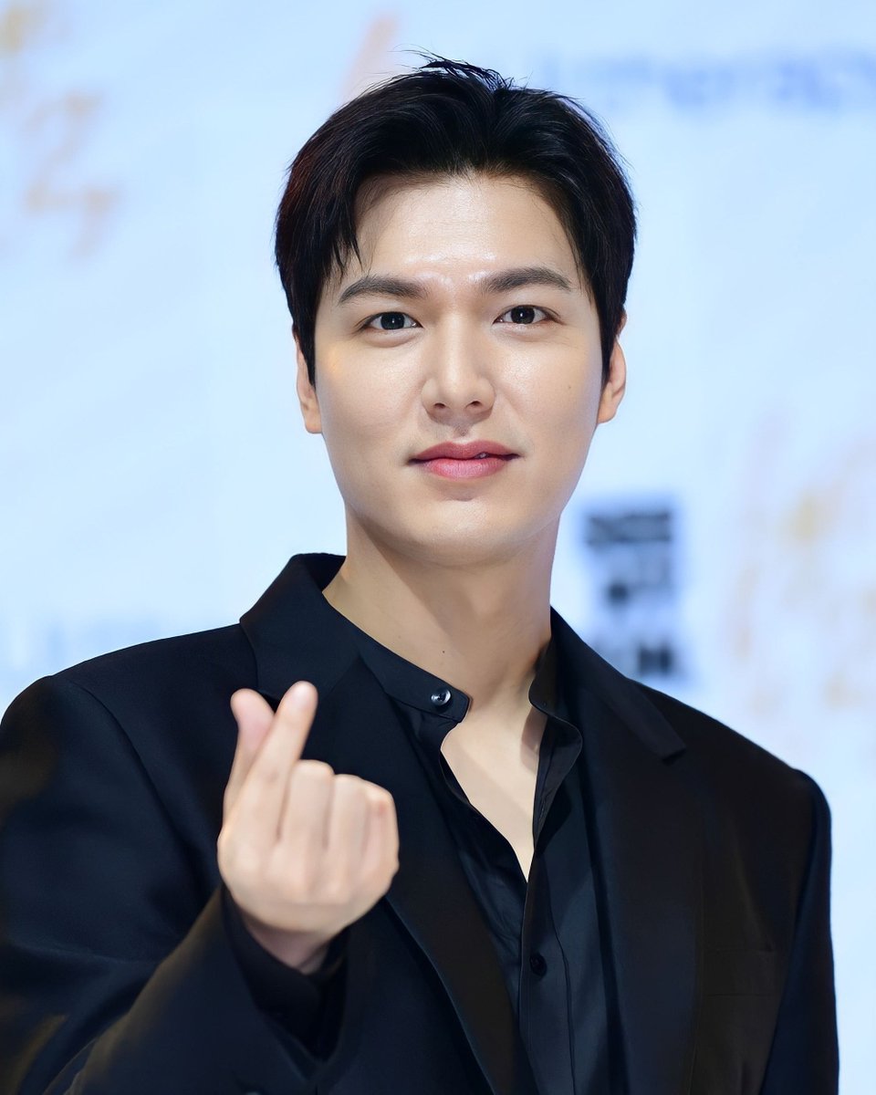 FUTRIANA's tweet photo. Ya ampun.. bisa putar balik ga? Gantengnya kelewatan nih…

#LeeMinHo https://t.co/8z7Dka1F12