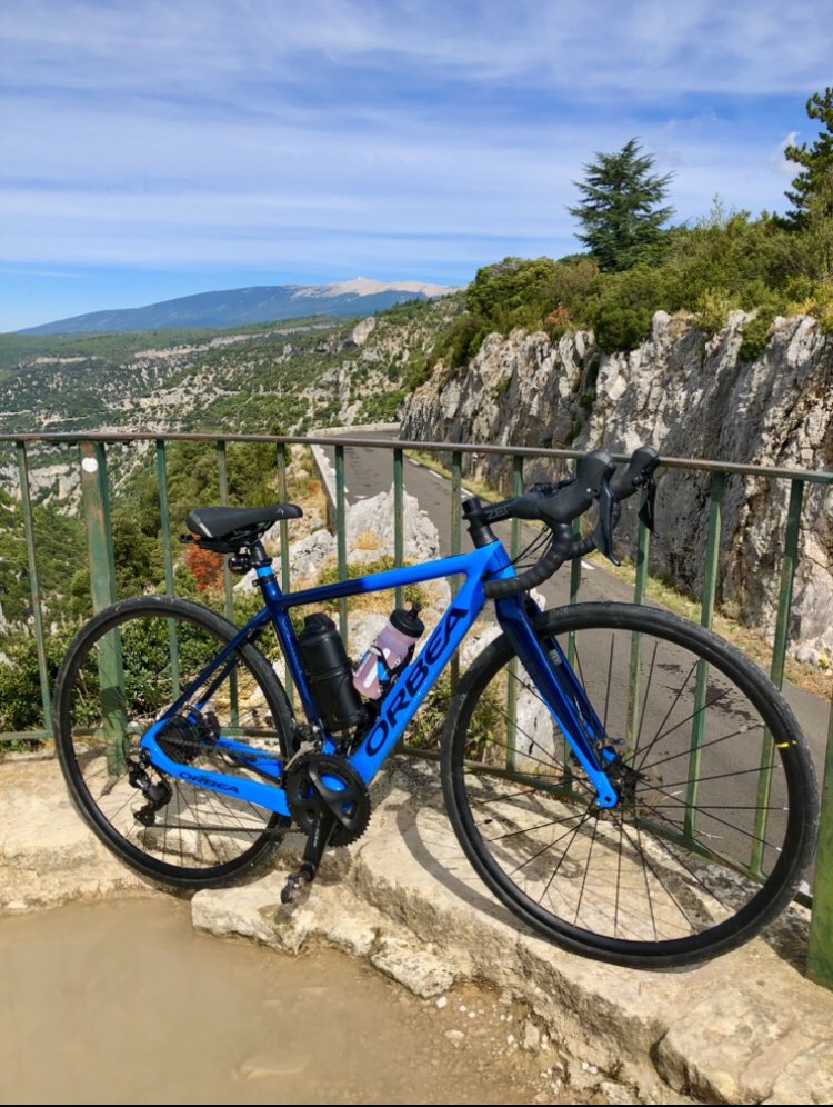 SteveFlemingM9's tweet photo. Marian’s @Orbea Gain overlooking Gorges de la Nesque, Provence. #orbeagain #electricbike #gorgesdelanesque #cyclinginprovence https://t.co/Xwx8StepxD