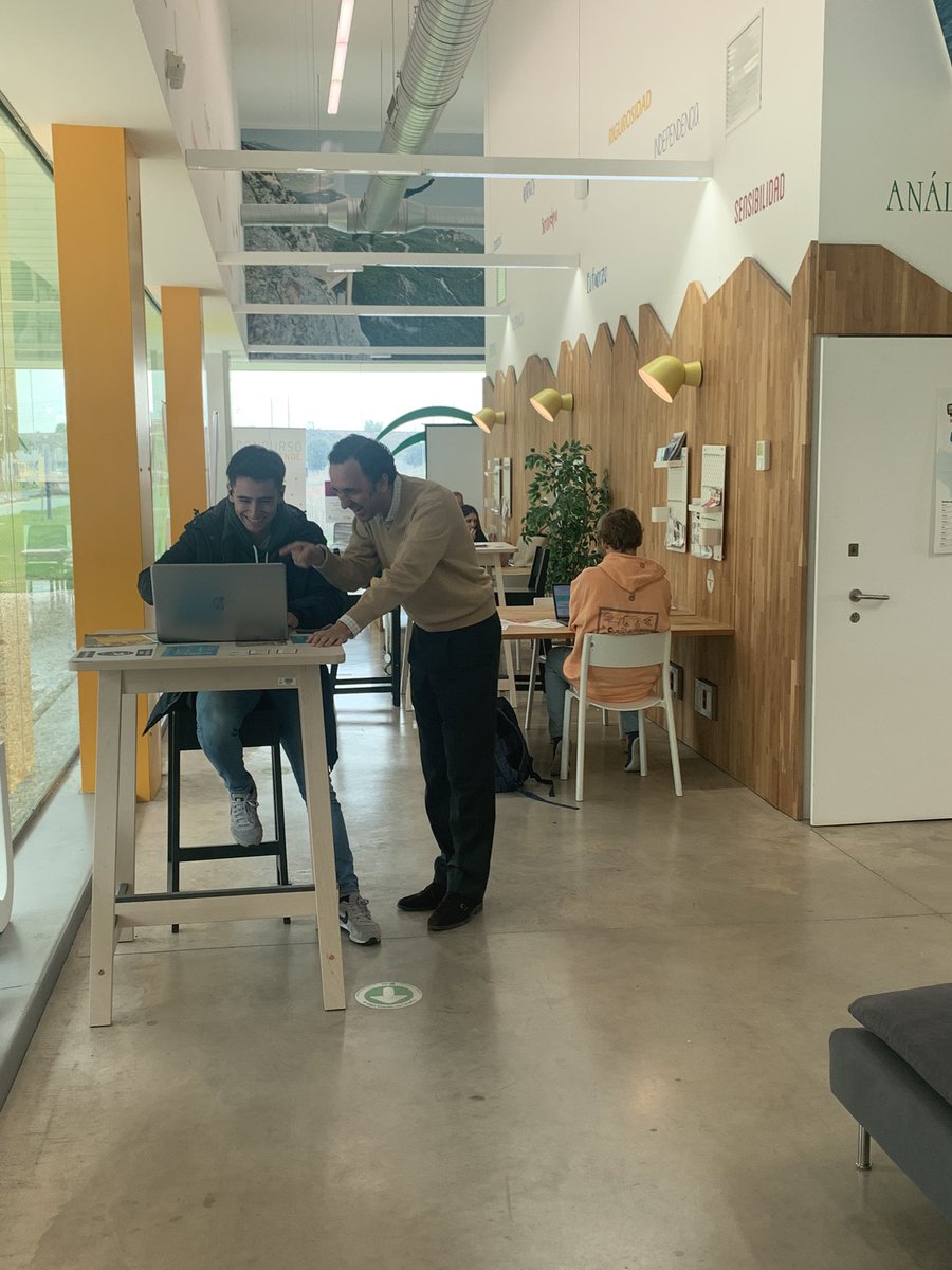 JMPrietoPastor's tweet photo. Ayer algunos participantes de forma digital de #HackatonEmprende #CADEUPO @aemprende @cadesevilla https://t.co/qoe8zOViQW
