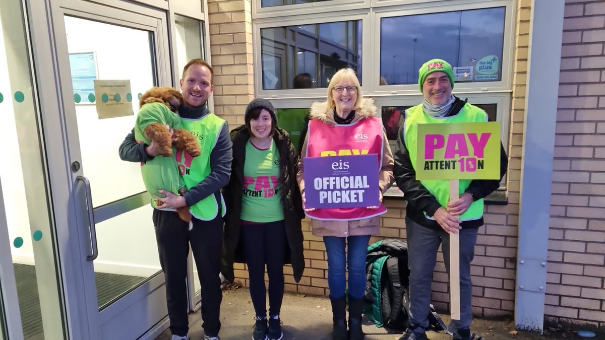 EISUnion's tweet photo. Members (and dogs) are already on the picket lines at Portlethen Academy with EIS Salaries Convener Des Morris ✊ #EISStrike #PayAttention https://t.co/lyvdCd0K6O