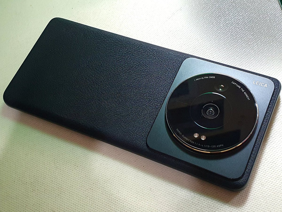 prem_handoko's tweet photo. Hands on the First Xiaomi to collab with Leica, #Xiaomi12sUltra https://t.co/b5TZN68Bpz
