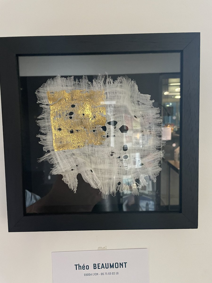 pièce de Théo Beaumont et plus de 30 artistes verriers exposent jusqu’au 26 novembre à l’IPGP 1 rue Jussieu Paris entrée gratuite #InternationalYearofGlass #iyog2022 #yearofglass #glass #glasslovers #verre #cristal #savoirfaire #GlassyAge #anneeduverre #ipgp