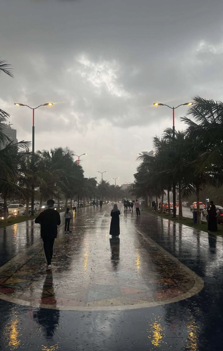 مهما سمعنا عن أمطار المدُن الثانية يبقى مطر جدة غير 

#امطار_المدينه #امطار_جدة #جدة_الأن