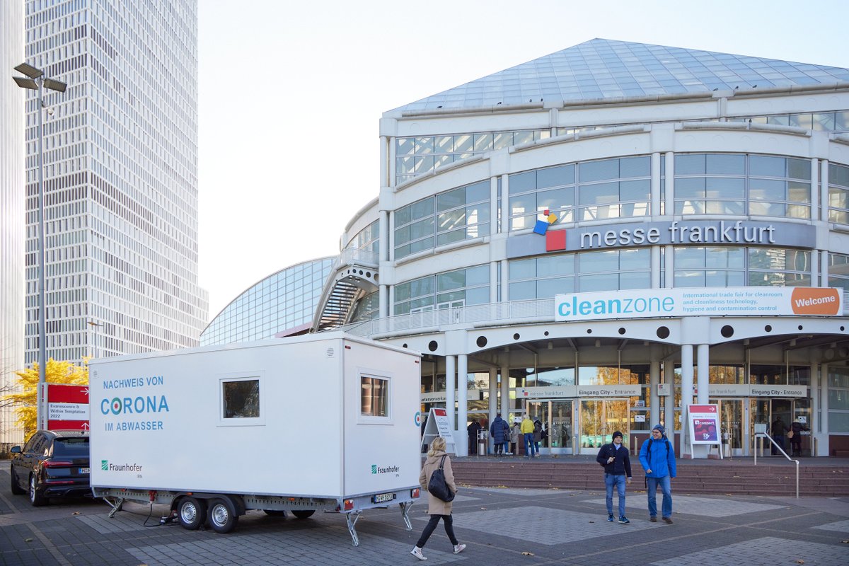 Cleanzone_FFM's tweet photo. Good morning and welcome to the second and last day of #Cleanzone. We wish everyone great discussions and successful business. 

Have you already been to the outdoor area at the mobile laboratory unit "Dikksi Co Vi" by Fraunhofer IPA? It is right in front of the "Entrance City". https://t.co/TzH57ZmxfX