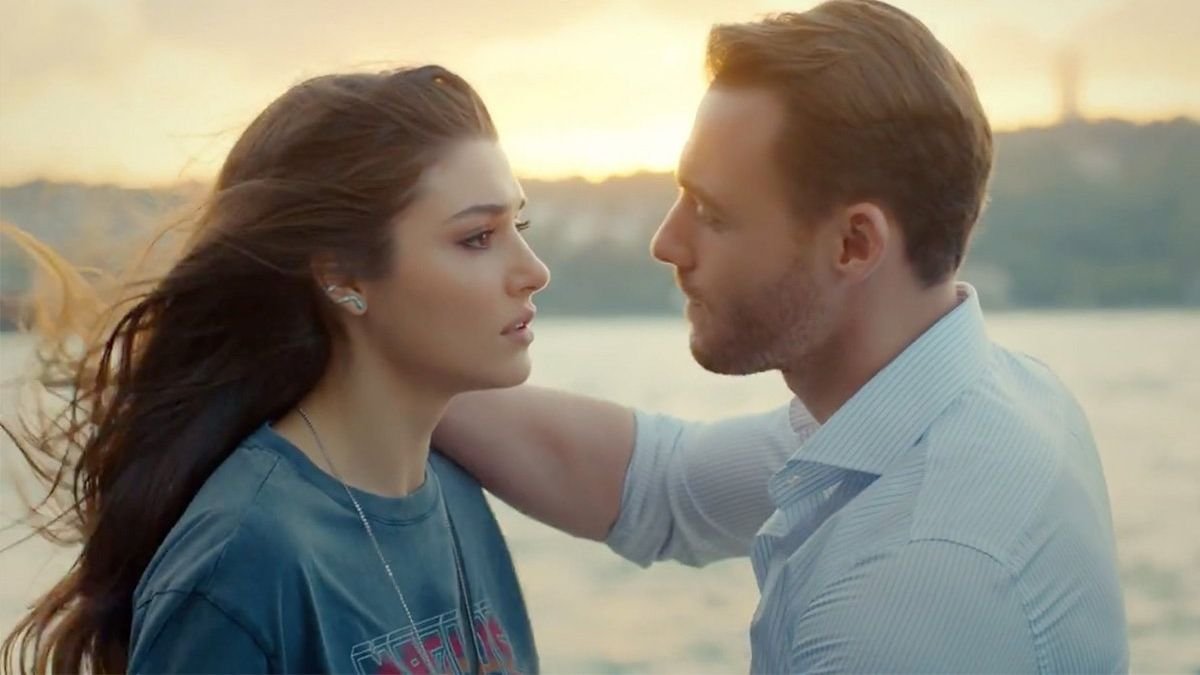 blvcom's tweet photo. 🗣️Las series protagonizadas por #KeremBürsin lograron en @divinity_es los siguientes resultados: 

 👤#ZeynepDivinity23N 1.7% de cuota y 234.000 espectadores de media.
❣️#LoveIsInDivinity23N un 1.6% de share y 210.000 espectadores de media.

#Audiencias 📺📊 https://t.co/eaDKyiED90