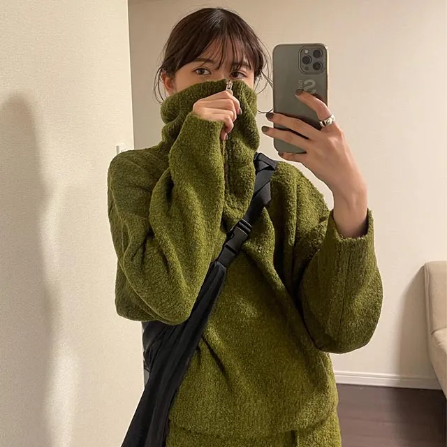 nugu_official's tweet photo. #nugu_original_collection #twenty_two 
[22] 新作のオリジナルはセットアップ。

ブークレのもこもことしたニット地に抹茶のようなくすみグリーン。
ハーフジップに7分丈のパンツは、斬新ながらもセンスが際立つ絶妙なバランスに。 https://t.co/IinY4Ix0v7
