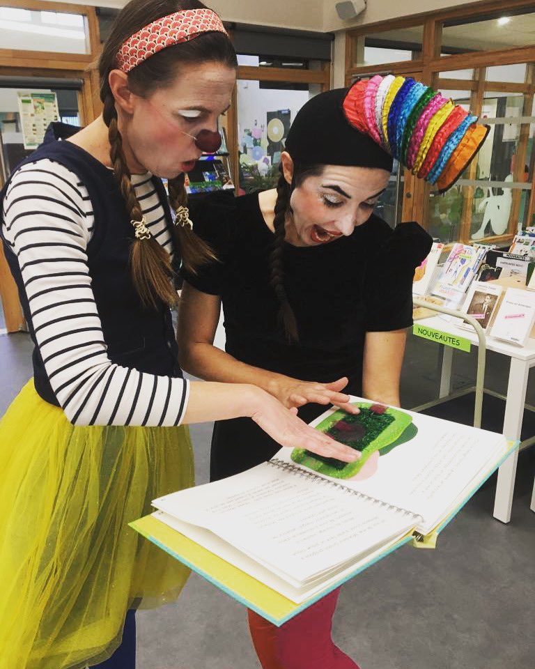 📚 Les Sœurs Lampions ont eu le plaisir de jouer à la Médiathèque Malice de Beauvais dans le cadre de la semaine d’Édition Jeunesse Accessible ! Une première pour Ciboulette qui remplacera Persil sur quelques dates ! #médiathèque #livre #spectaclevivant #inclusif <a href="/villedebeauvais/">villedebeauvais</a>