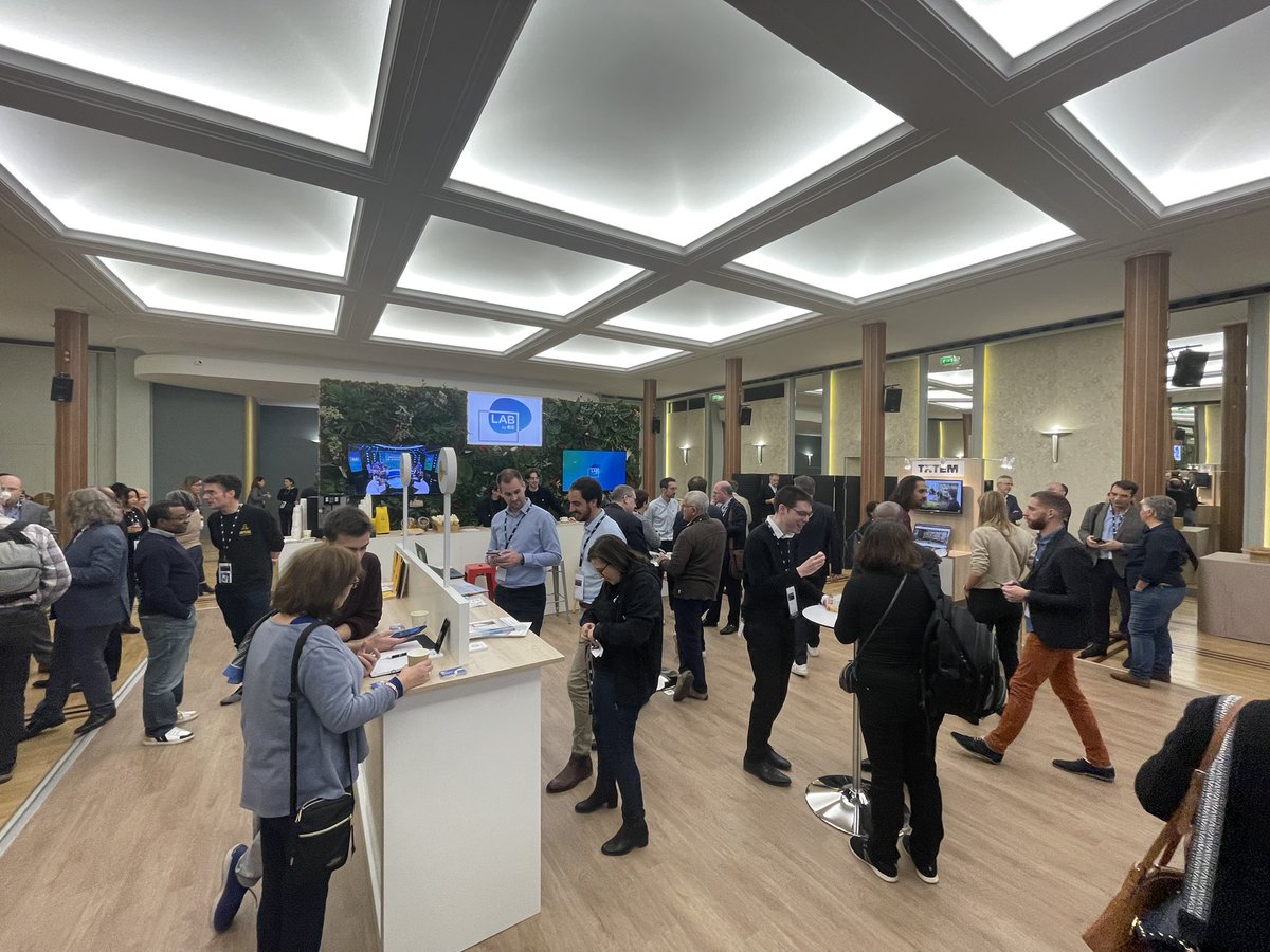CartesCB's tweet photo. 🚀 #forumCB : le #LABbyCB est prêt à vous accueillir au rez-de-chaussée de la @Maison_Chimie avec @komet_story #Proxigital @BuildYourTotem @CartePayelo @Weem_innovation. #startup
Nous accueillons aussi @cafejoyeux et #Pharmazon… Venez vite tous les rencontrer ! https://t.co/HvXMLYgZhc