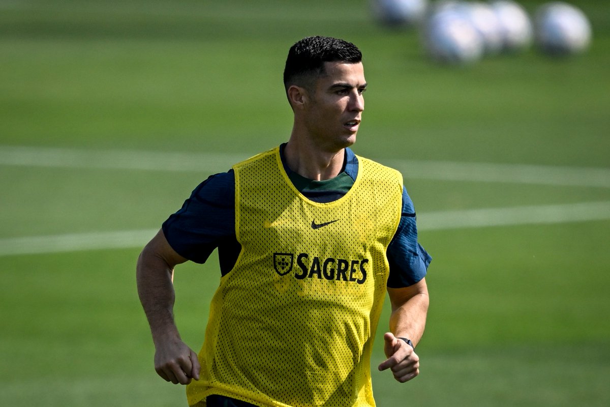 ⚽️ تقارير صحفية ترجح انضمام النجم البرتغالي 🇵🇹 كريستيانو رونالدو <a href="/Cristiano/">Cristiano Ronaldo</a> إلى نادي النصر السعودي <a href="/AlNassrFC/">نادي النصر السعودي</a> بعد #كأس_العالم_قطر_2022
