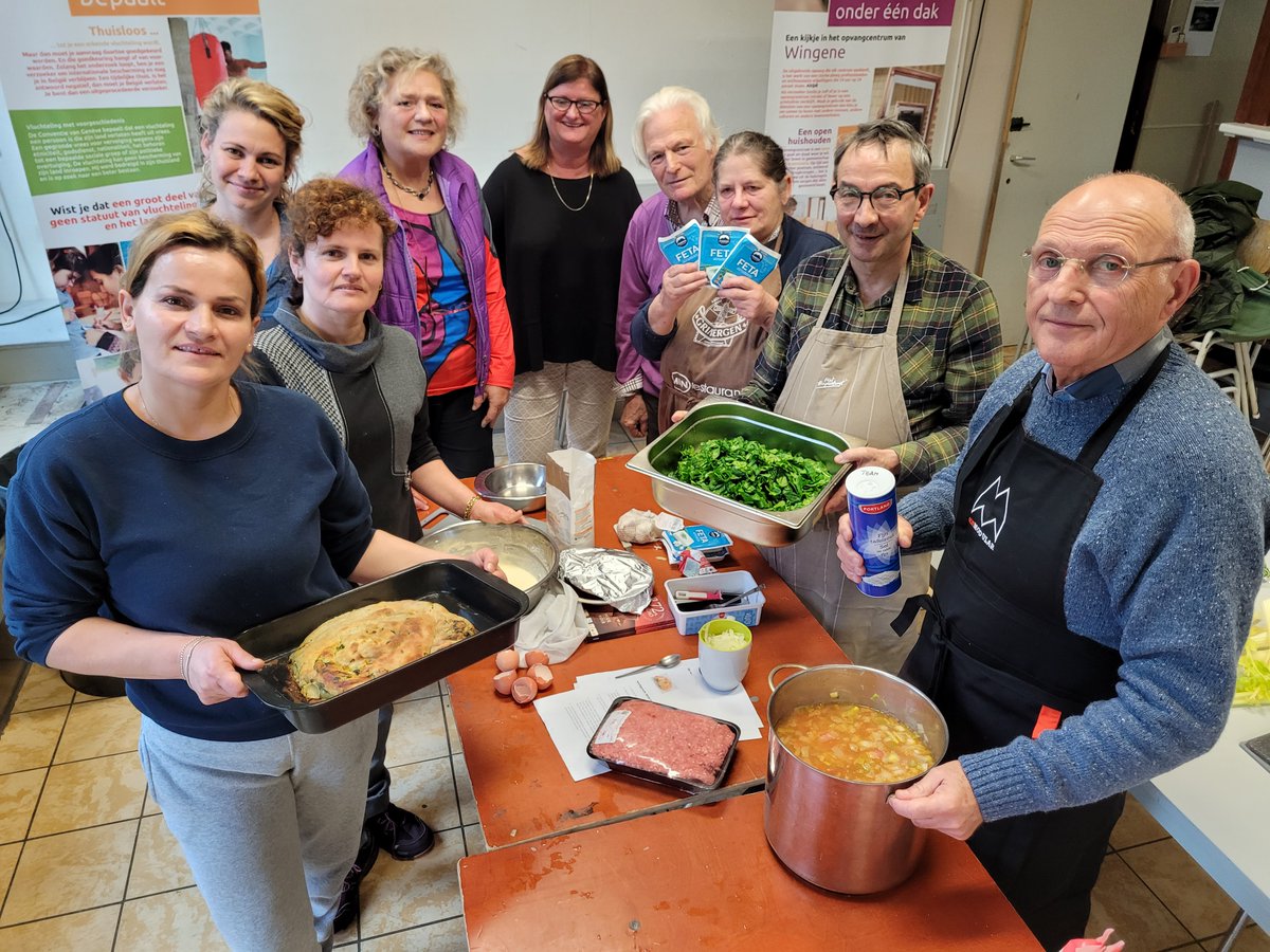 viefwest's tweet photo. Vief Wingene organiseerde voor het eerst de workshop ‘Flavours of the world’. Vief-sympathisanten en asielzoekers van OC Wingene kookten samen typische gerechten uit de Vlaamse en Albanese keuken. Het werd een leuke activiteit en voor herhaling vatbaar!
#Vief #senioren #Wingene https://t.co/YgOKugVtO9