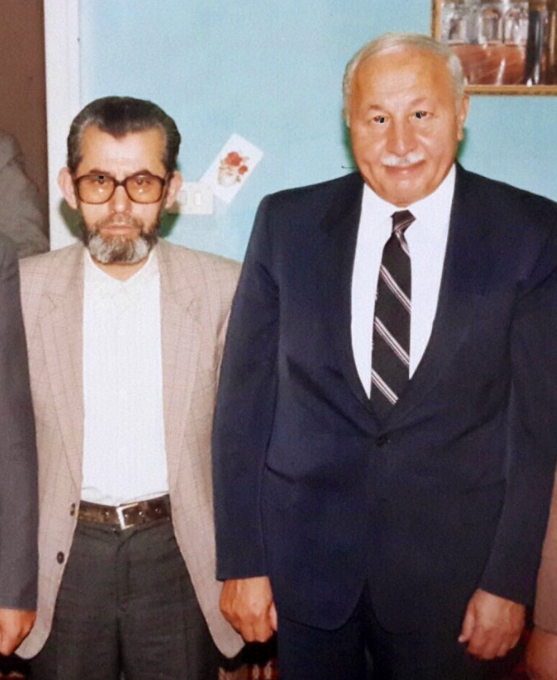 Öğretmenlik vazifesini ibadet aşkıyla yapmış olan  babacığıma ve ahirete intikal etmiş tüm öğretmenlerimize Rabbim rahmet eylesin. Bütün öğretmenlerimizin günü kutlu olsun #24KASIM