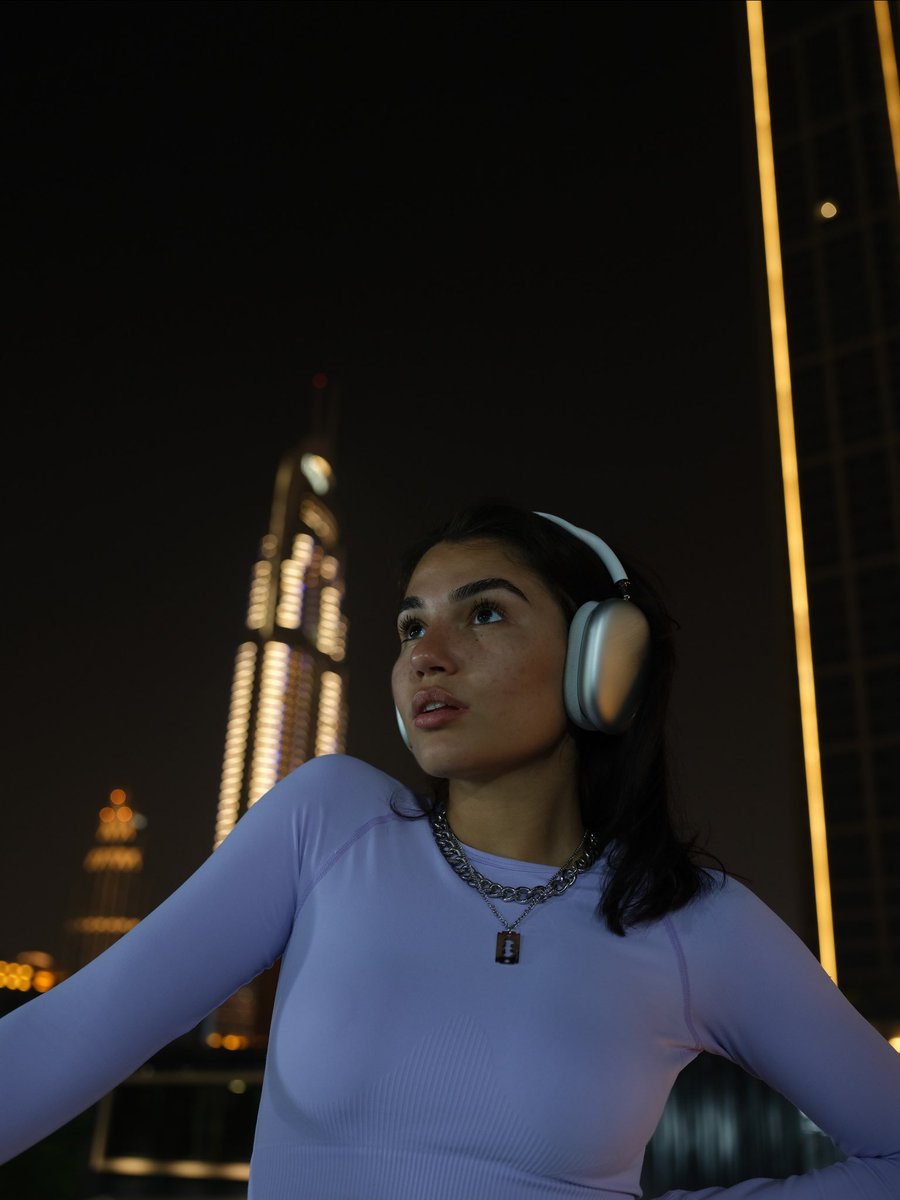 я Лика on Twitter: \"реклама курортов дубая или наушников эпл\"