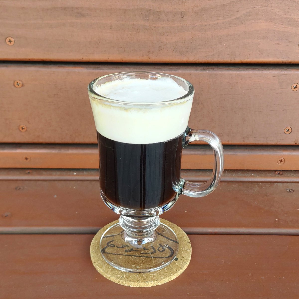 tonarinobarista's tweet photo. 今週からアイリッシュコーヒーを出しています。

寒いとき、ホッとしたいとき、仕事に行き詰まったとき、アイリッシュウイスキーがチビッと入った甘くて濃いめのコーヒーはいかがですか〜

身体の中から暖まりますよ😊

#元住吉カフェ #となりの https://t.co/sKwCXH677r