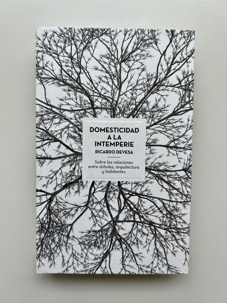 dissenydoc's tweet photo. 🆕El vincle entre l'#arbre, l'#arquitectura i les persones, a "Domesticidad a la intemperi"" 📗(@actar_publisher, 2021) de @RICARDODEVESA. 

Disponible per consulta i préstec a l'#EspaideConeixement de l'#exposició #ToquemFusta.

🖱️Bibliografia 👉 https://t.co/Nwf5OCKUBk https://t.co/Epk9GdBQwz
