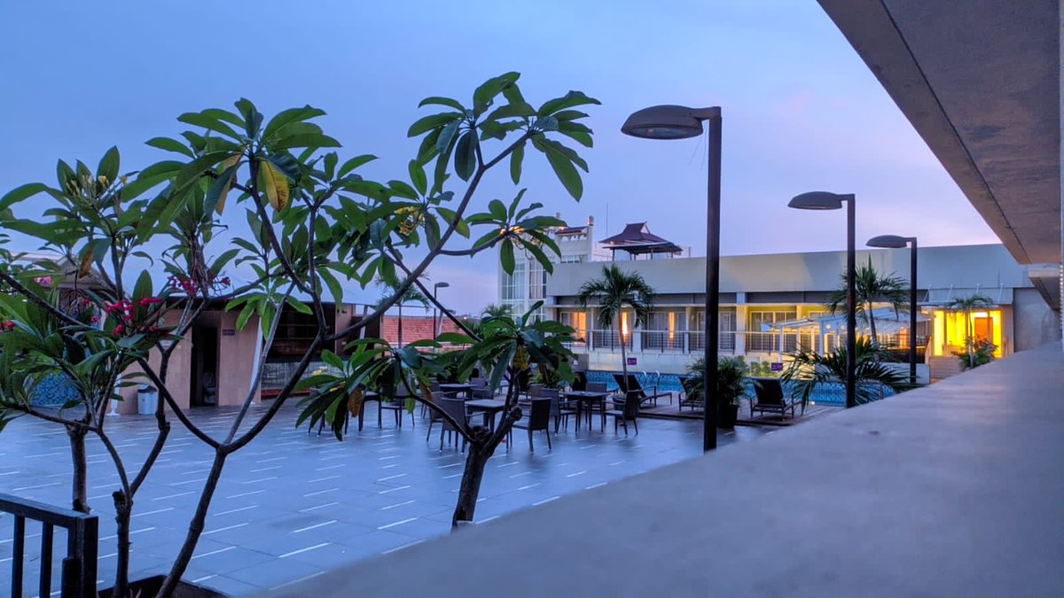 awan_mhs's tweet photo. Bimtek Penggunaan dan Pemanfaatan Peralatan TIK Tahun 2022 Tahap V Regional Semarang oleh Kemdikbudristek 💻 #Chromebook 

Hari 1 (Minggu, 20 Nov 2022) 
Pembukaan Bimtek @QuestHotels https://t.co/e0bQrsjEDU