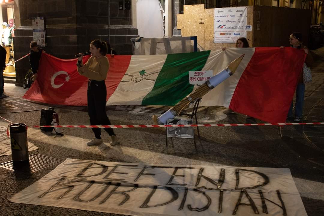 ANTUDOinfo's tweet photo. La #Sicilia a fianco del popolo #curdo
Ieri #catania in piazza per difendere il Rojav4 dagli attacchi della #Turchia
Il giorno X è ora. Appello a mobilitarsi OVUNQUE contro l'invasione minacciata dalla Turchia

#DefendKurdistan #RiseUp4Rojava #WeSeeYourCrimes https://t.co/eZzdyigKjX