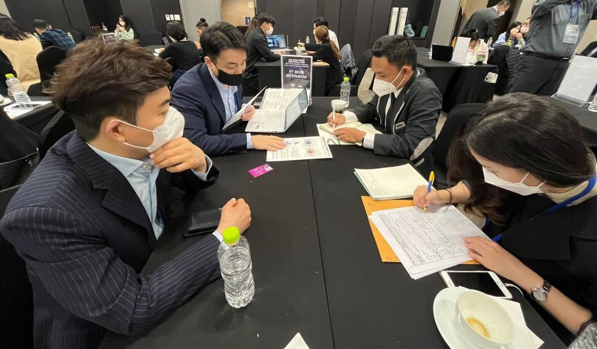 cloudbric's tweet photo. MOU between PT Quorum Nusa Prestasi and Cloudbric!

Cloudbric signed a MOU with PT Quorum Nusa Prestasi in 2022 Korea-Vietnam, Indonesia Cyber Security Business Meeting.
Also, QNP visited Cloudbric Office to discuss in more detail.

Welcome to QNP!

#KISIA #QNP #MOU https://t.co/wO8jSkPb7B