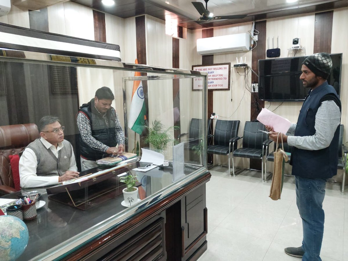 CMO Office Muzaffarnagar (@dhsmzn) on Twitter photo जनपद मुजफ्फरनगर मे मुख्य चिकित्सा अधिकारी डॉ महावीर सिंह फौजदार के द्वारा अपने कार्यालय में फरियादियों की समस्याओं को सुनकर उनका निस्तारण किया गया <a href="/brajeshpathakup/">Brajesh Pathak</a> <a href="/UPGovt/">Government of UP</a> <a href="/CMOfficeUP/">CM Office, GoUP</a> <a href="/ChiefSecyUP/">S.P. Goyal, Chief Secretary, GoUP</a> <a href="/InfoDeptUP/">Information and Public Relations Department, UP</a> <a href="/UNICEFIndia/">UNICEF India</a> <a href="/nhm_up/">NHM UP</a> <a href="/MuzaffarnagarDm/">DM War Room Muzaffarnagar</a> जनपद मुजफ्फरनगर मे मुख्य चिकित्सा अधिकारी डॉ महावीर सिंह फौजदार के द्वारा अपने कार्यालय में फरियादियों की समस्याओं को सुनकर उनका निस्तारण किया गया <a href="/brajeshpathakup/">Brajesh Pathak</a> <a href="/UPGovt/">Government of UP</a> <a href="/CMOfficeUP/">CM Office, GoUP</a> <a href="/ChiefSecyUP/">S.P. Goyal, Chief Secretary, GoUP</a> <a href="/InfoDeptUP/">Information and Public Relations Department, UP</a> <a href="/UNICEFIndia/">UNICEF India</a> <a href="/nhm_up/">NHM UP</a> <a href="/MuzaffarnagarDm/">DM War Room Muzaffarnagar</a>