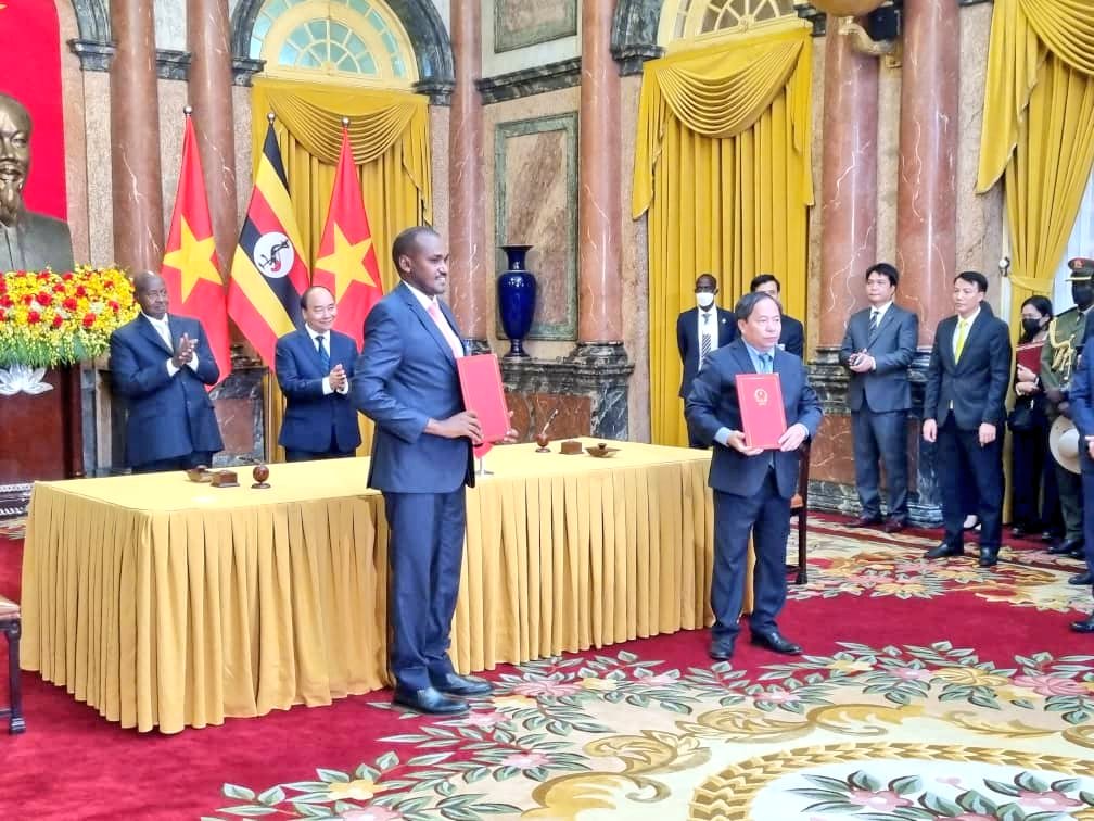 Uganda now has a Memorandum of Understanding (MoU) with Vietnam that covers areas of technology transfer, research and capacity building. The MoU was signed by Agriculture Minister Hon. <a href="/FrankTumwebazek/">Frank K Tumwebaze,MP: Isaiah 41: 11</a>  in the presence of H.E <a href="/KagutaMuseveni/">Yoweri K Museveni</a> and H.E Nguyen Xuan Phuc of Vietnam.