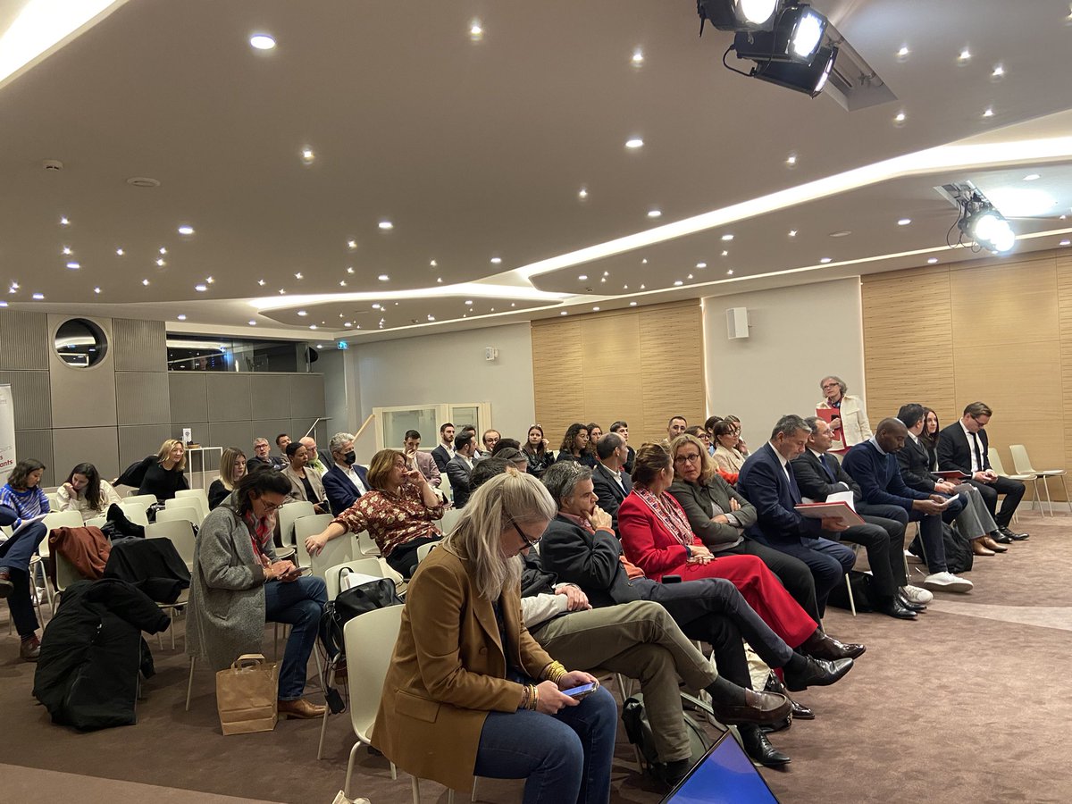 « Les projets que vous menez sont des solutions qui faciliteront la vie des gens.»  🚀

<a href="/mousscama/">Moussa Camara</a> a eu l'honneur de remettre le Prix des Incubateurs à « Action Prévention » 👏🏻