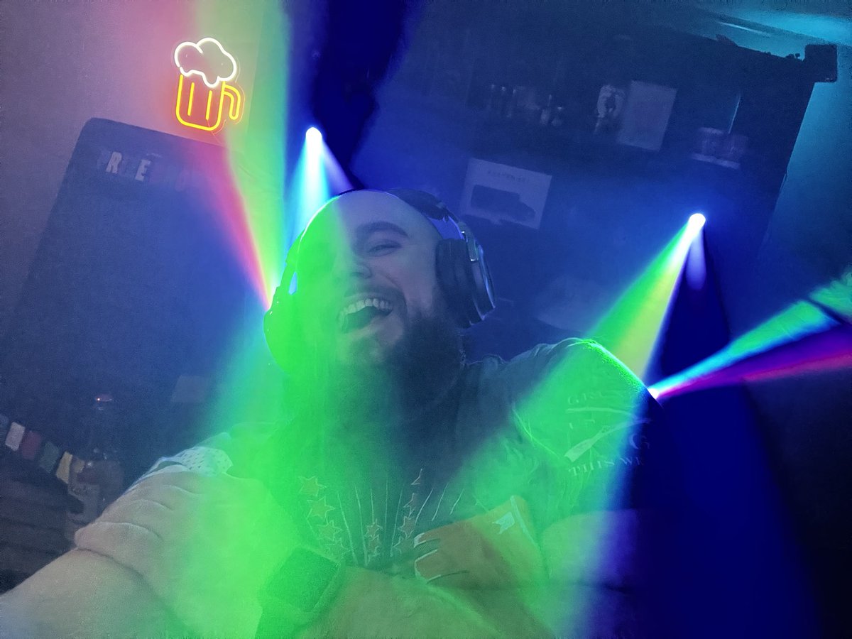 I’m losing my mind! 
Twitch.tv/HoundOfFATE 

Hahahahahahahahaha

#twitchtv #Warzone2