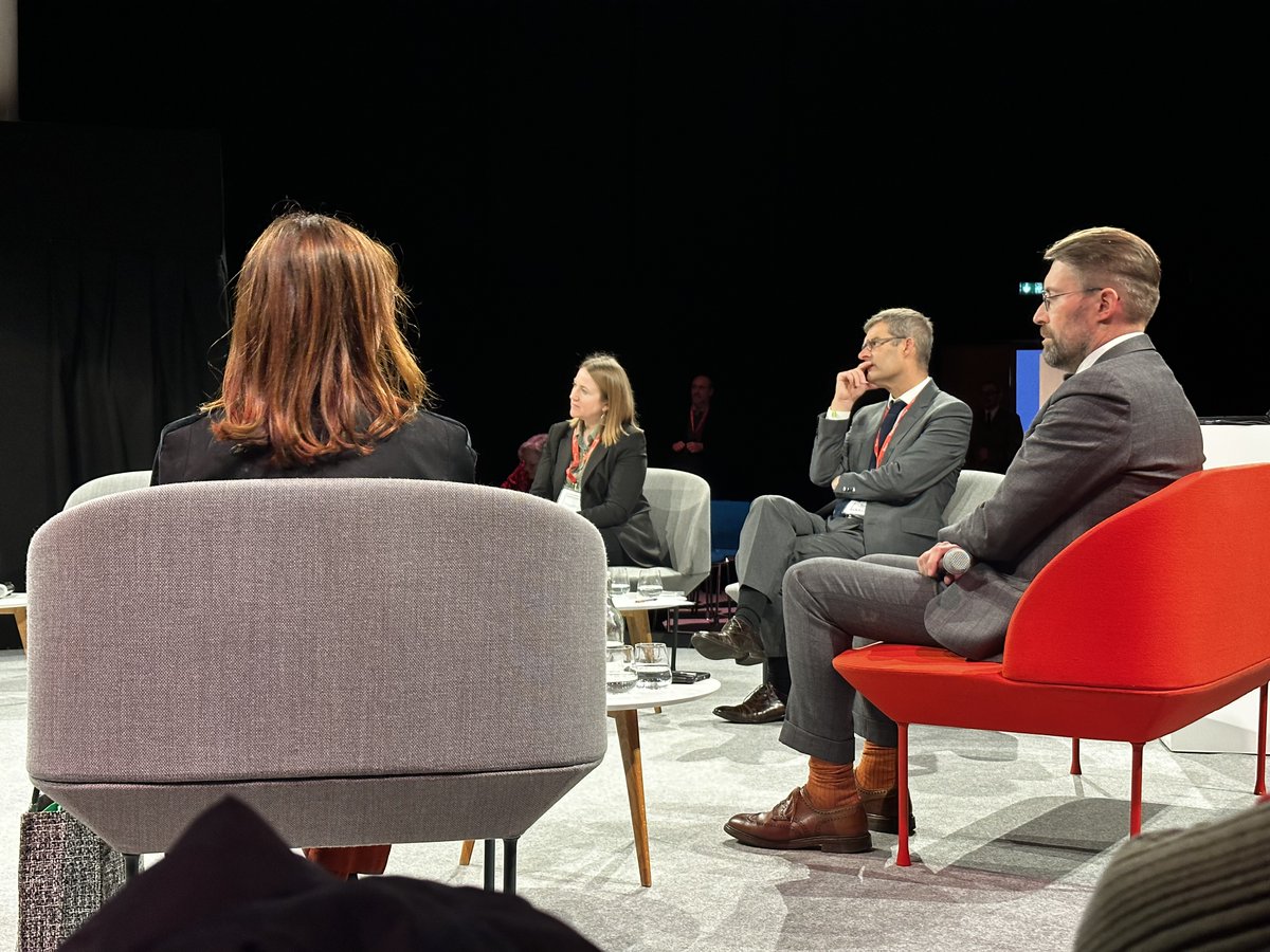 #Congresdesmaires intervention de <a href="/c_leconte/">Christine Leconte</a> au #Forum Protéger, restaurer et valoriser le patrimoine avec <a href="/BtzMaider/">Maider AROSTEGUY</a>, <a href="/FabienSnchal1/">Fabien Sénéchal</a>, @DNicolasmaire et <a href="/KGloanecMaurin/">Karine Gloanec Maurin</a> pour parler patrimoine, aménagement urbain, ville de demain <a href="/l_amf/">AMF | Association des maires de France</a> #teamarchi #1maire1archi <a href="/salondesmaires/">Salon des Maires et des Collectivités</a>