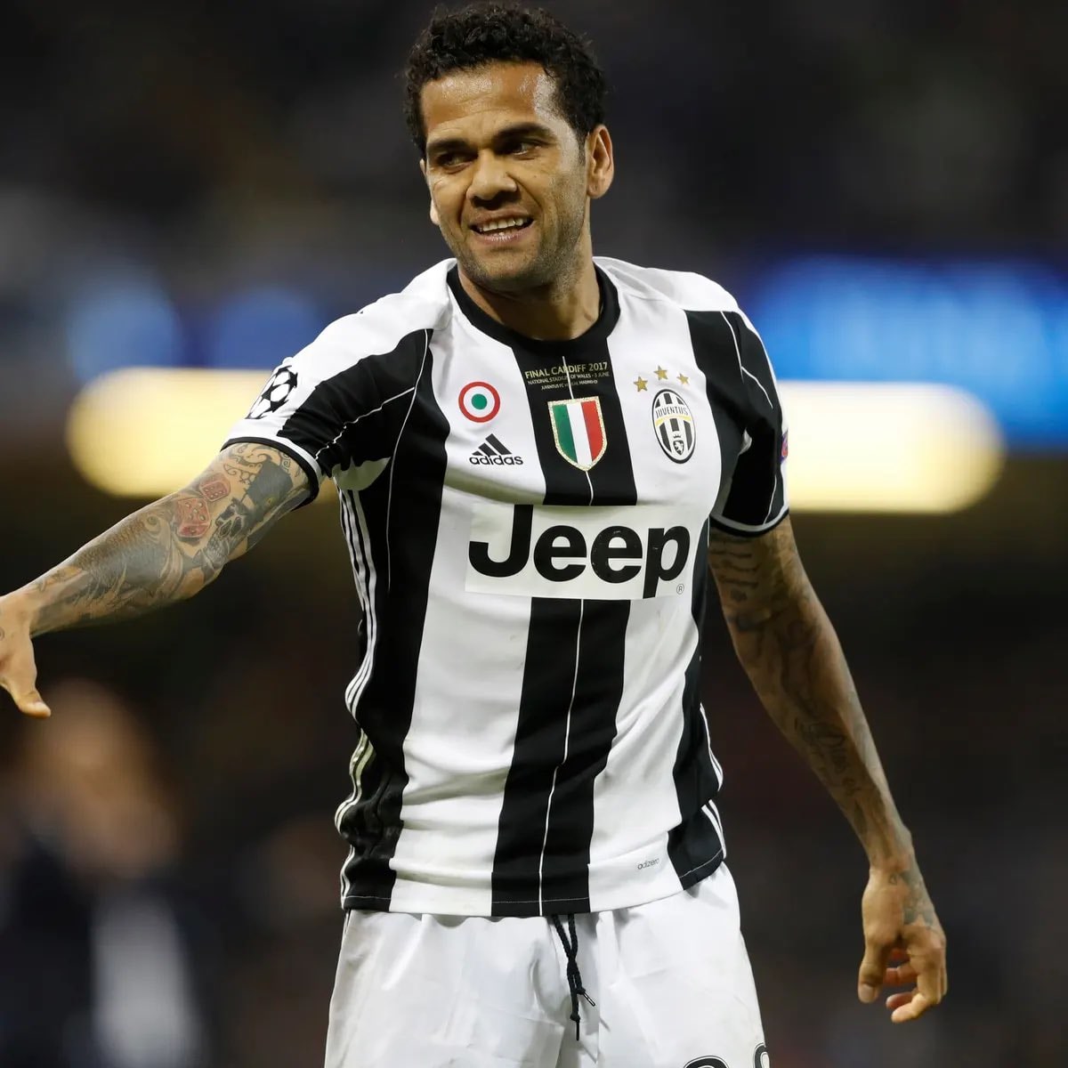 Dani Alves : "“Juve itu adalah tim yang secara struktural dibuat utk bertahan. Saya akan menyerang tetapi akhirnya bertentangan dgn ide tim &amp; itulah mengapa saya tidak bermain sebanyak yg saya inginkan. Anda harus memilih pemain yg tepat utk kebutuhan tim ini.

[<a href="/BianconeriZone/">Bianconeri Zone</a>]