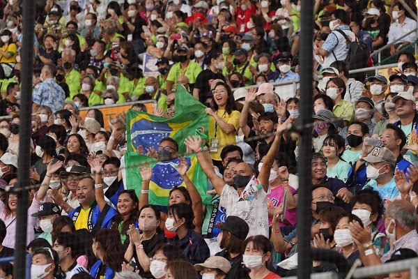 wuf_2022's tweet photo. 📢「閉会式・グランドフィナーレ」
11/3（木）、沖縄セルラースタジアム那覇で「閉会式・グランドフィナーレ」を開催。国内外のウチナーンチュ、約８千名が参加しました。会場は素晴らしい一体感に包まれ、お互いの絆を確かめ合いました。
https://t.co/PBWD3n7YV5 https://t.co/QXxy9Ux91u