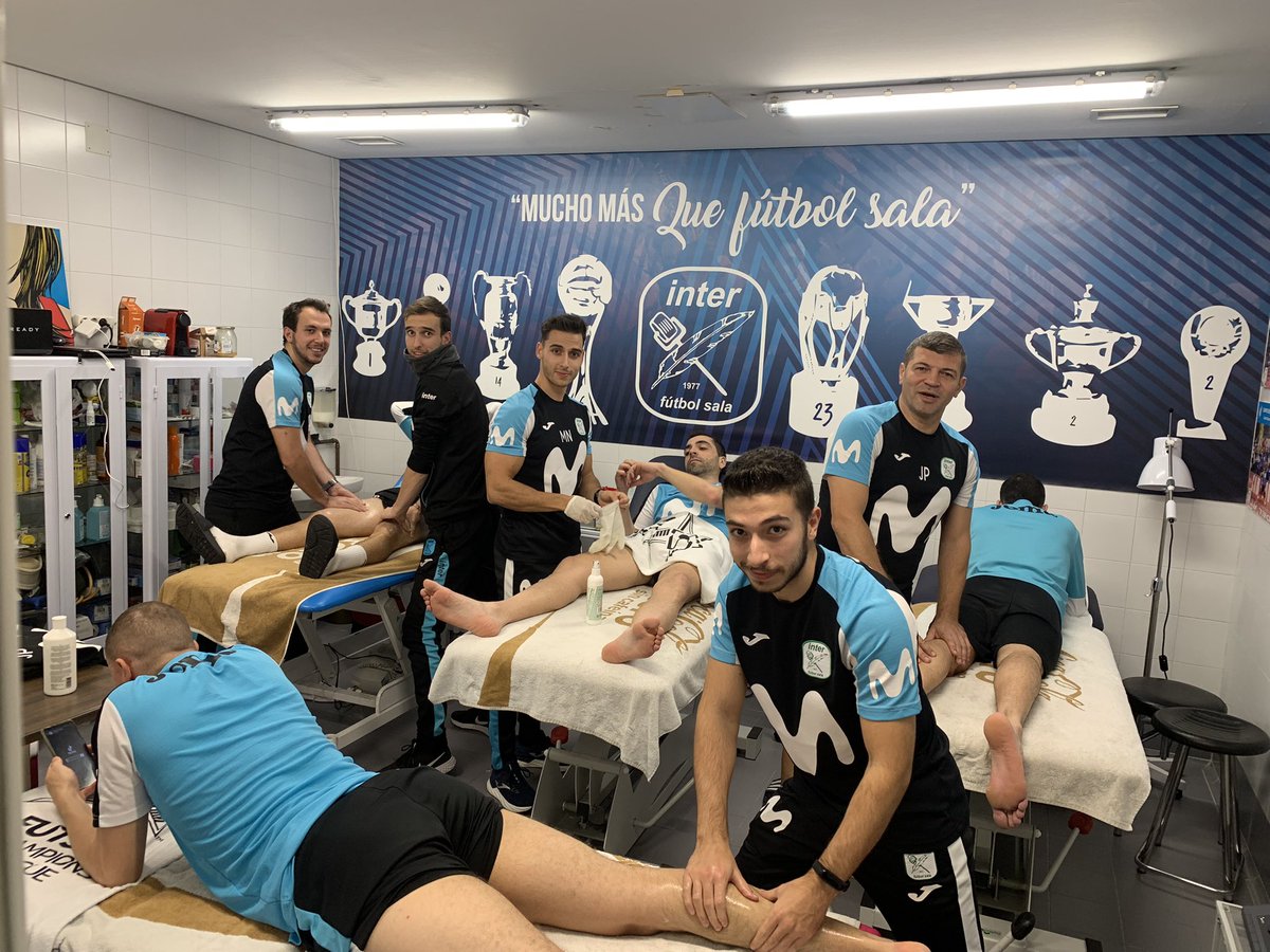 Gran día de trabajo post/entreno 👊🏻<a href="/InterMovistar/">Movistar Inter FS</a> <a href="/javig11/">javier barbosa</a>  @albergonse99  @ricardo2399 <a href="/Miguel_Neveu/">Miguel Neveu</a>