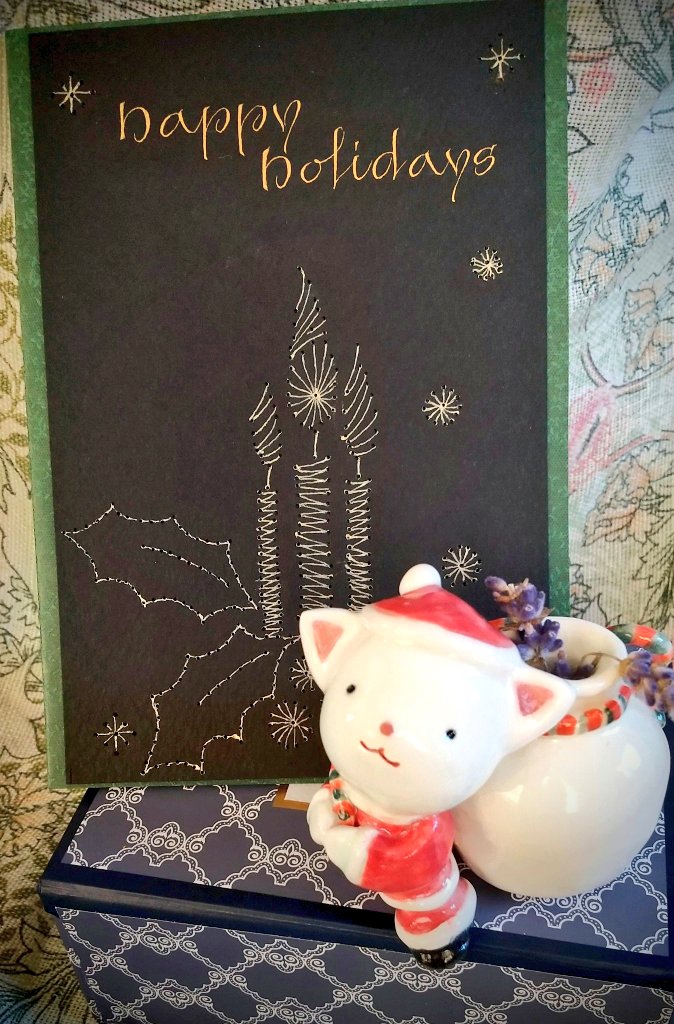 HNCalligraphy's tweet photo. ✨Season's Greetings🎄
実際に刺繍糸で刺しているわけではありません。
紙に描く刺繍をPointed Penによる文字と組み合わせて構成しています。
#紙刺繍
#paper_piercing
#happy_holidays
#Pointe_Pen_Variations https://t.co/8IaDdFHkvZ