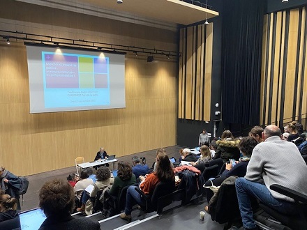 Cariforef_PDL's tweet photo. #ConfEfopPDL | Notre collège Nadine Morilleau introduit la conférence d'@AndreChauvet intitulée "chercher et trouver les publics" à destination des pros #Efop https://t.co/SMG63VUS00