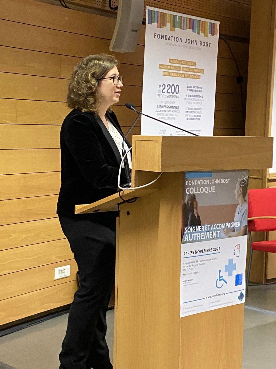 Merci à Sophie Martinon d’avoir représenté l’<a href="/ARS_IDF/">ARS Île-de-France</a> au Colloque de la @Fonda_John_BOST 
2 ans après le Covid, les 5 enseignements : capacité d’adaptation des personnes accompagnées, alliance avec les familles, pouvoir d’agir des professionnels, obligation d’innover, numérique