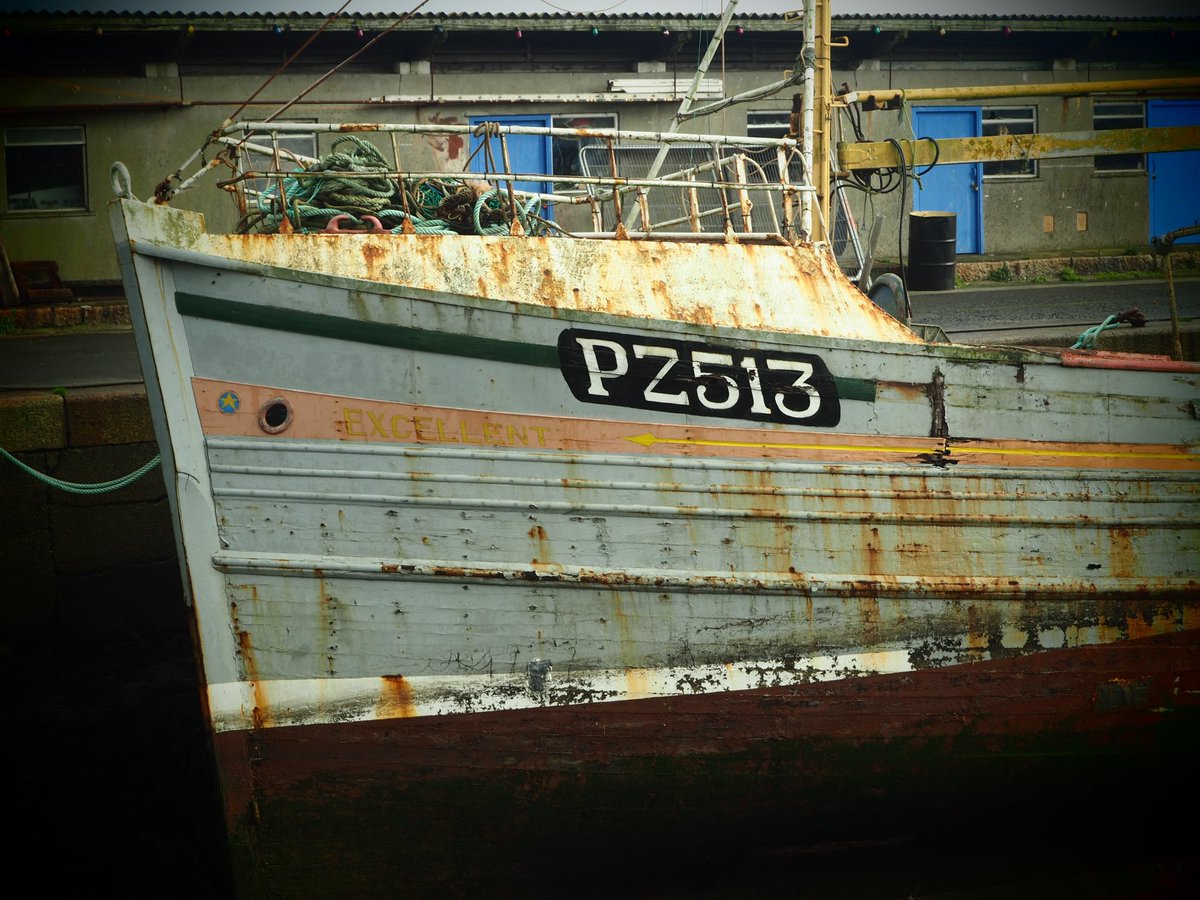 Couple from Newlyn i found on my phone taken backalong #newlynharbour #betweenthegaps