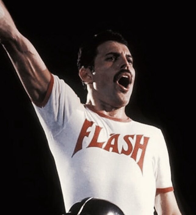 retrochenta's tweet photo. Hoy hace 31 años que nos dejó Su Majestad Freddie Mercury. El Rey. #FreddieMercury https://t.co/ONpVUE4KUl
