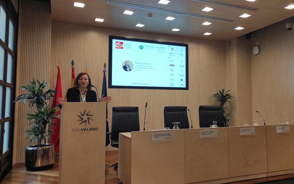 GedaGedaragon's tweet photo. 🗣️Milagros Díaz, Vpdta de FAGDE, hace un repaso a la trayectoria del deporte a lo largo de los últimos 40 años y de cómo poco a poco el deporte y salud han ido ganando terreno en nuestra sociedad.
#SAGD22 #gestiondeldeporte #GEDA https://t.co/YwcPQvcZKF